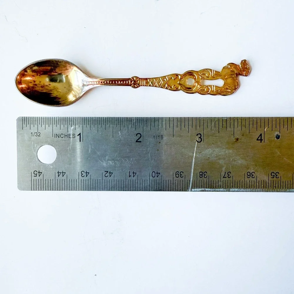The Unbranded Brand vintage figural